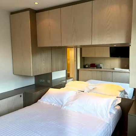 Idealement Situee A 50m De La Croisette