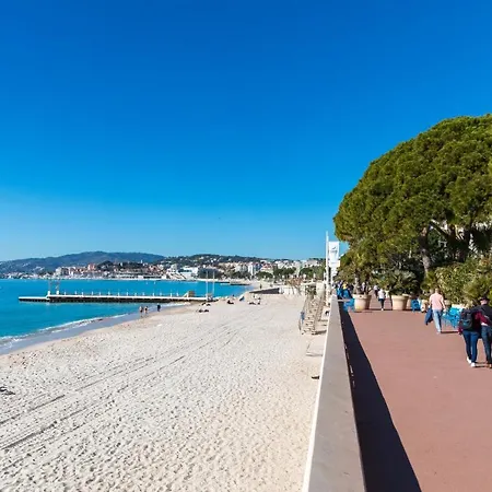 Idealement Situee A 50m De La Croisette Lägenhet